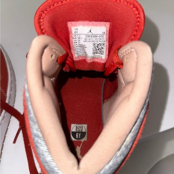 Nike - Picture 4 of 4